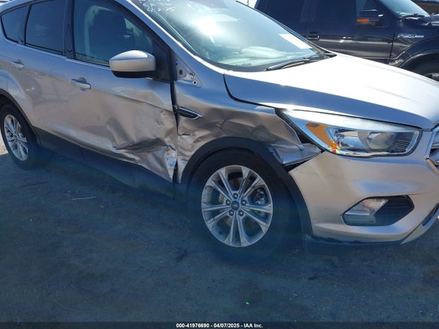 1FMCU9GD4JUB12417 Ford ESCAPE SE
