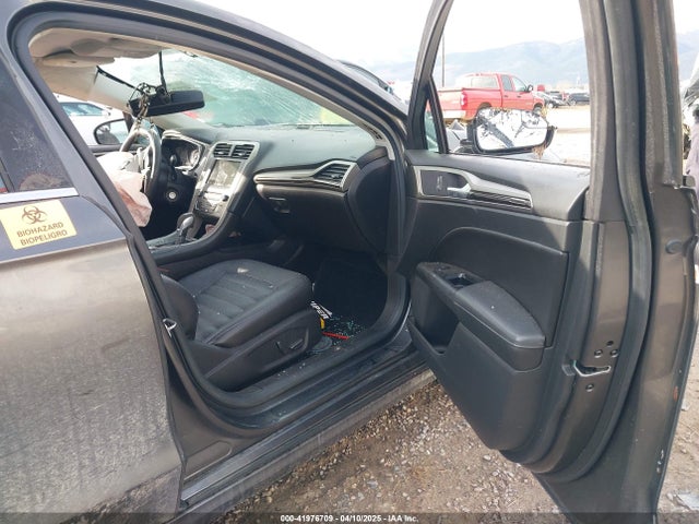 3FA6P0HD4GR323559 Ford FUSION SE