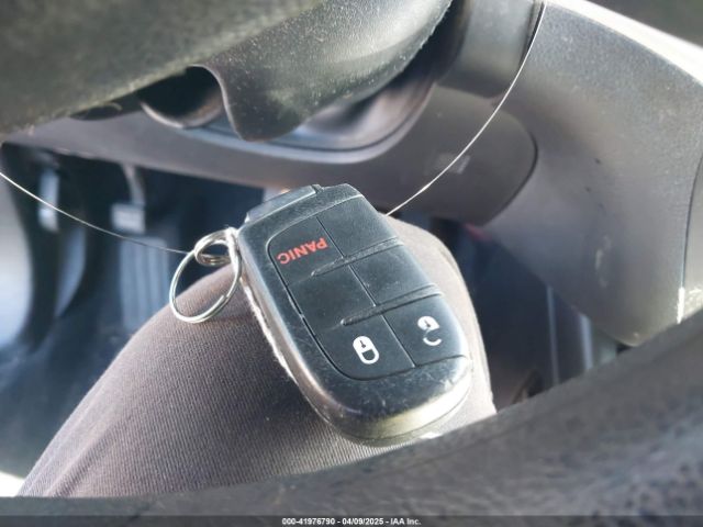 3C4PDCAB9JT276976 Dodge JOURNEY SE