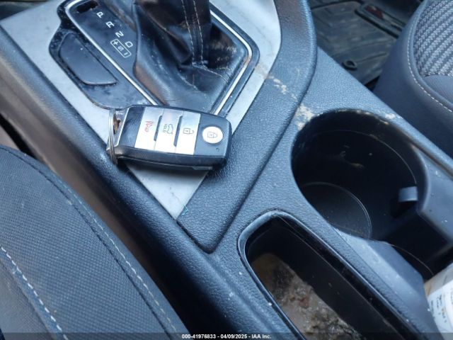 KNDCB3LC0H5041371 KIA NIRO LX
