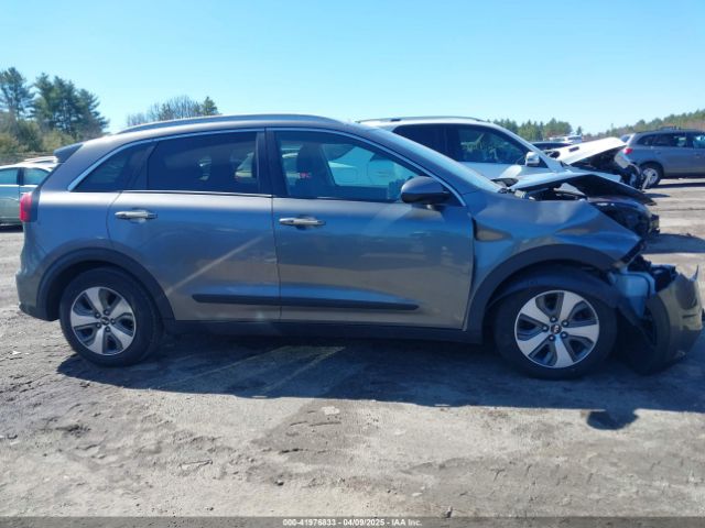 KNDCB3LC0H5041371 KIA NIRO LX