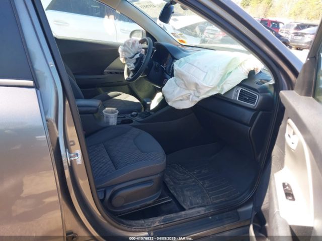 KNDCB3LC0H5041371 KIA NIRO LX