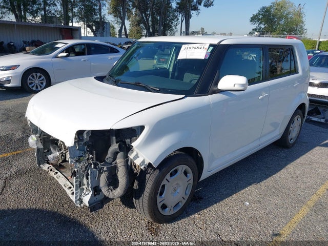 Scion XB 2014 JTLZE4FE3EJ059939 Image 2