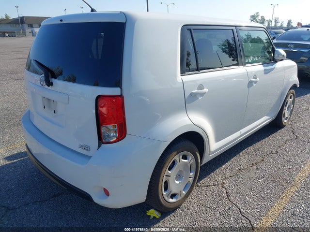 Scion XB 2014 JTLZE4FE3EJ059939 Image 4