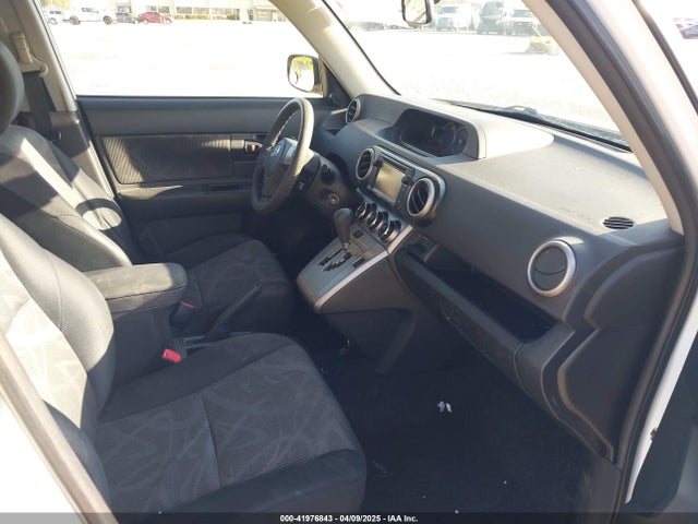Scion XB 2014 JTLZE4FE3EJ059939 Image 5