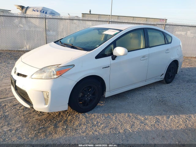 Toyota Prius Two 2014 JTDKN3DU1E1798521 Image 2