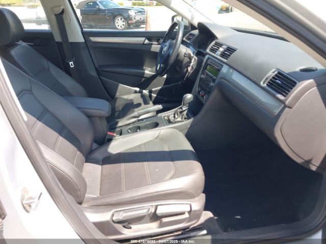 1VWAT7A32FC077700 Volkswagen Passat 1.8t Wolfsburg Edition