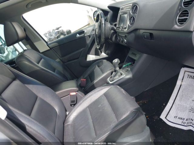 WVGUV7AX4HK017127 Volkswagen Tiguan 2.0t Sport