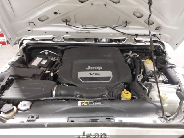 1C4BJWDG0HL596799 Jeep Wrangler Unlimited Sport 4x4