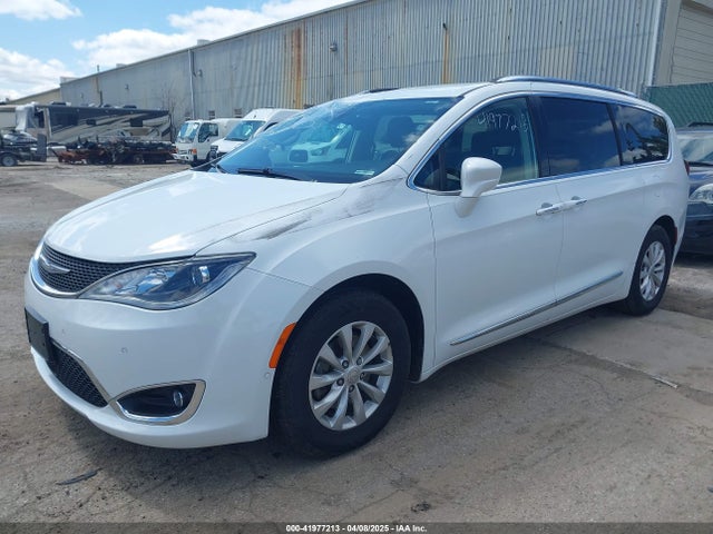 2C4RC1BG2JR103975 Chrysler Pacifica Touring L