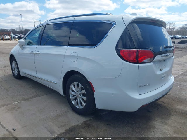 2C4RC1BG2JR103975 Chrysler Pacifica Touring L