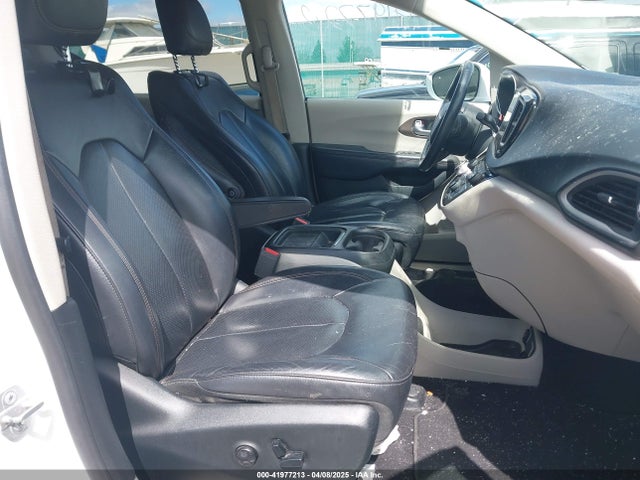 2C4RC1BG2JR103975 Chrysler Pacifica Touring L