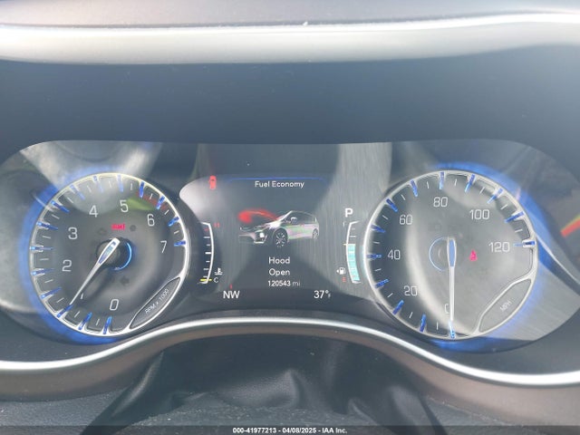 2C4RC1BG2JR103975 Chrysler Pacifica Touring L
