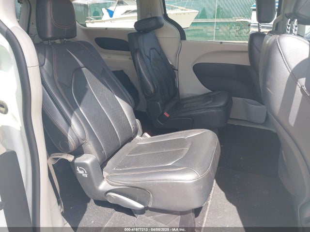 2C4RC1BG2JR103975 Chrysler Pacifica Touring L