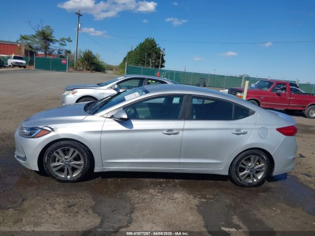 5NPD84LF1JH235707 Hyundai ELANTRA SEL