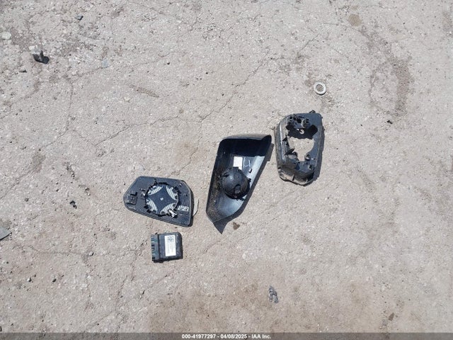 3GNAXJEV7JL411255 Chevrolet EQUINOX LT