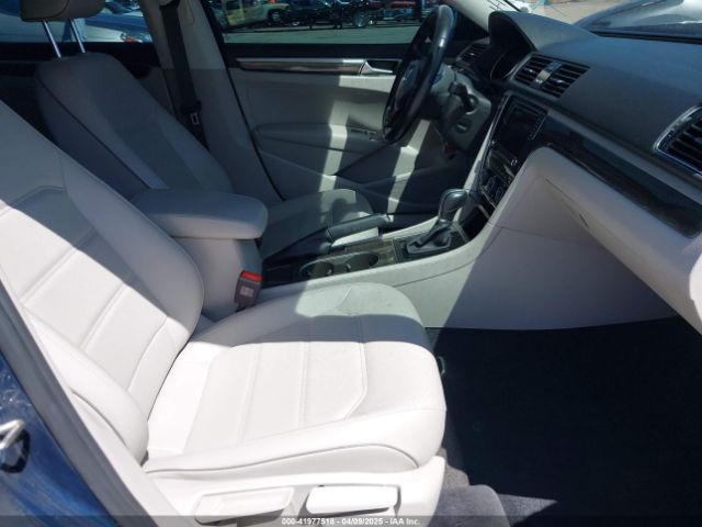 1VWBA7A37JC033694 Volkswagen Passat 2.0t Se