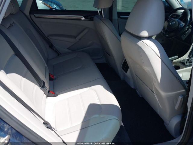 1VWBA7A37JC033694 Volkswagen Passat 2.0t Se