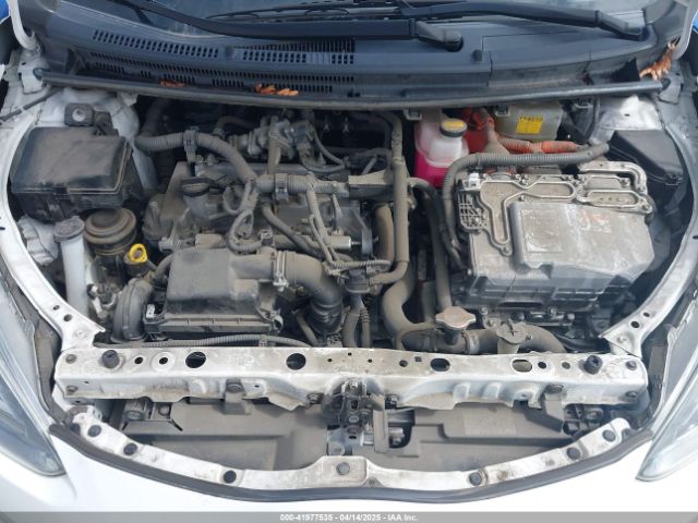 JTDKDTB3XG1121810 Toyota Prius C Two