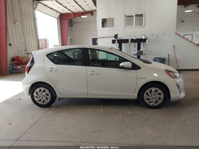 JTDKDTB3XG1121810 Toyota Prius C Two