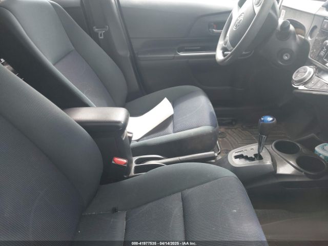 JTDKDTB3XG1121810 Toyota Prius C Two