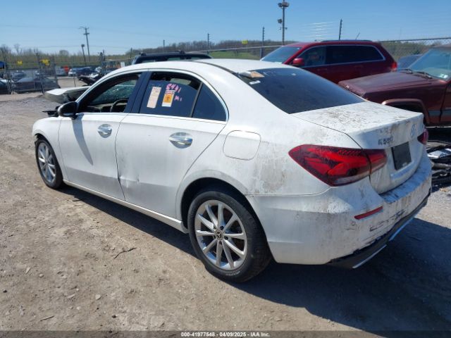 2019 MERCEDES-BENZ A 220 WDD3G4FB3KW027630 Photo 2