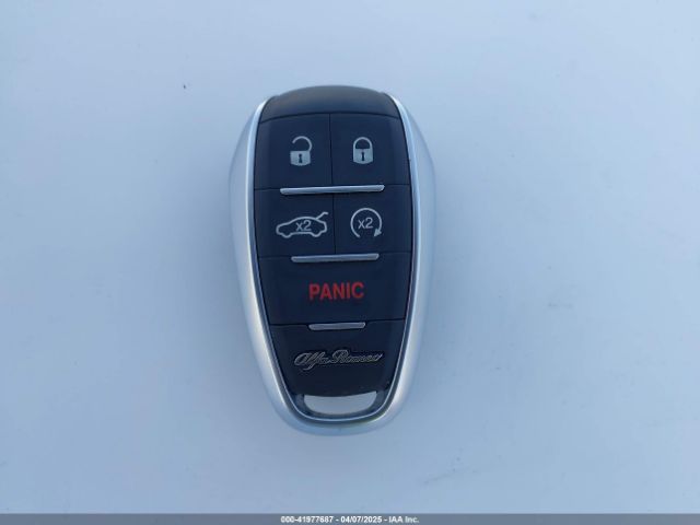 ZARFAMBN2N7663498 Alfa Romeo Giulia Ti Rwd