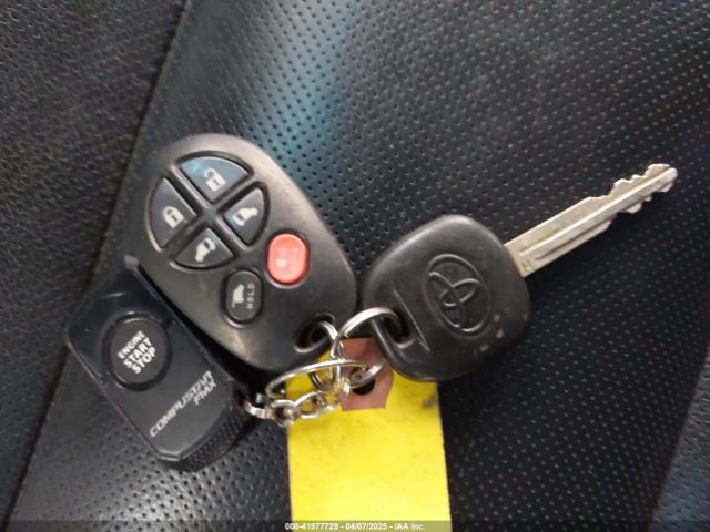 5TDXK3DC9FS527667 Toyota Sienna Se 8 Passenger