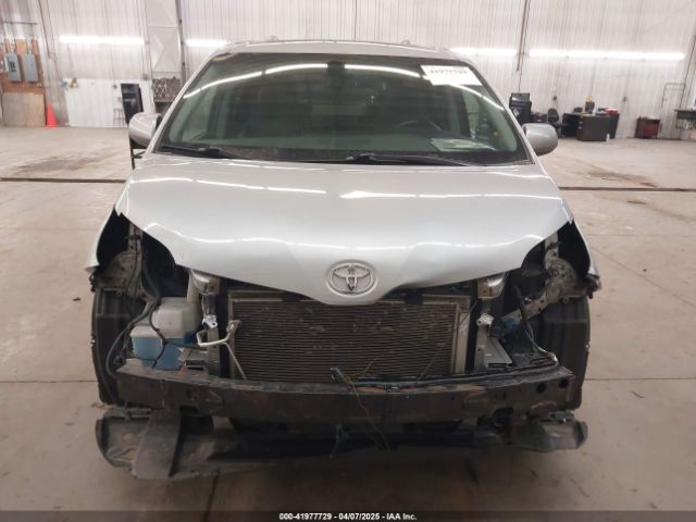 5TDXK3DC9FS527667 Toyota Sienna Se 8 Passenger