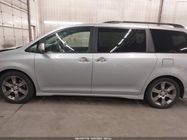 5TDXK3DC9FS527667 Toyota Sienna Se 8 Passenger