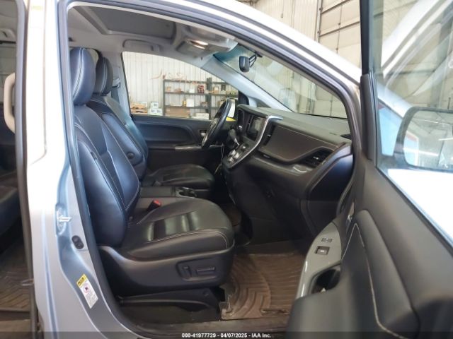 5TDXK3DC9FS527667 Toyota Sienna Se 8 Passenger