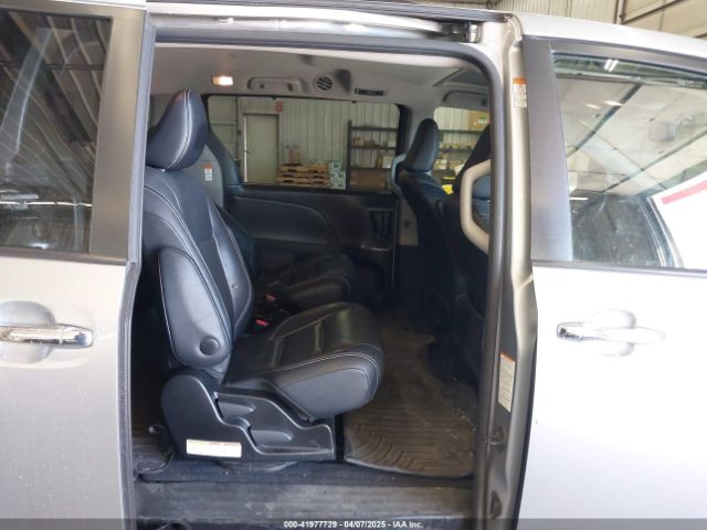 5TDXK3DC9FS527667 Toyota Sienna Se 8 Passenger