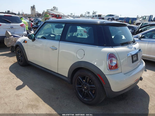 2013 MINI HARDTOP WMWSU3C52DT687909 Photo 2