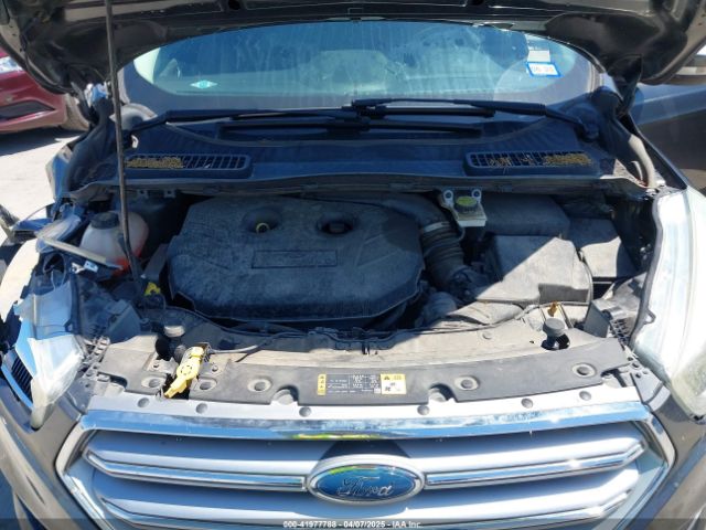 1FMCU0J97HUE07747 Ford Escape Titanium