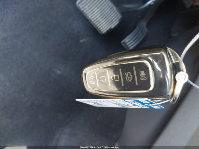1FMCU0J97HUE07747 Ford Escape Titanium