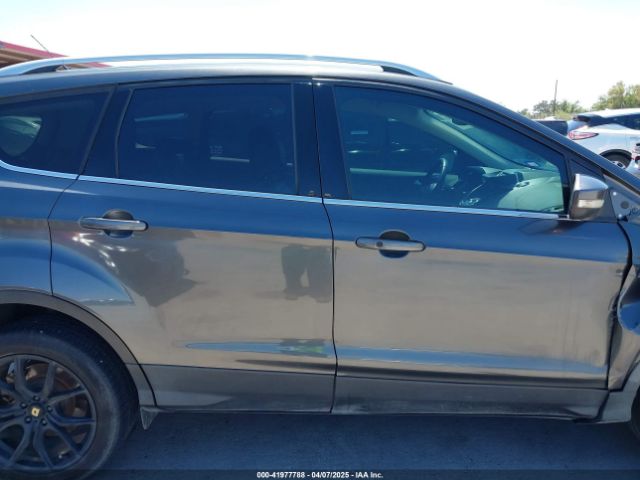 1FMCU0J97HUE07747 Ford Escape Titanium