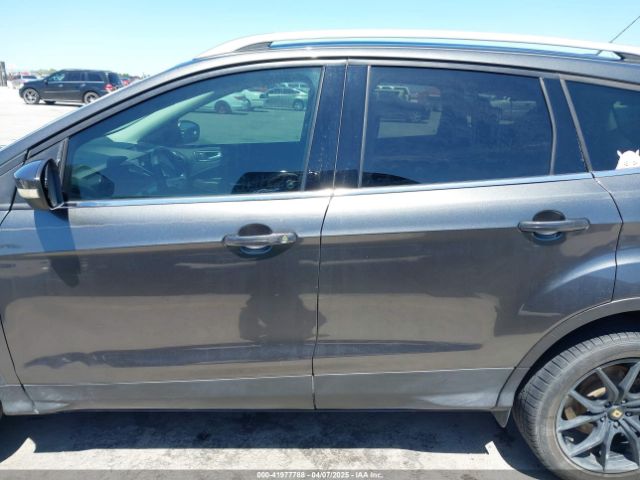 1FMCU0J97HUE07747 Ford Escape Titanium
