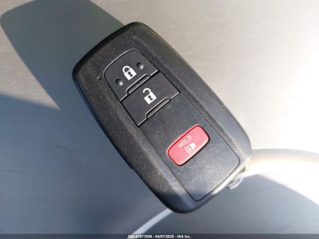 NMTKHMBX9NR141686 Toyota C-HR XLE