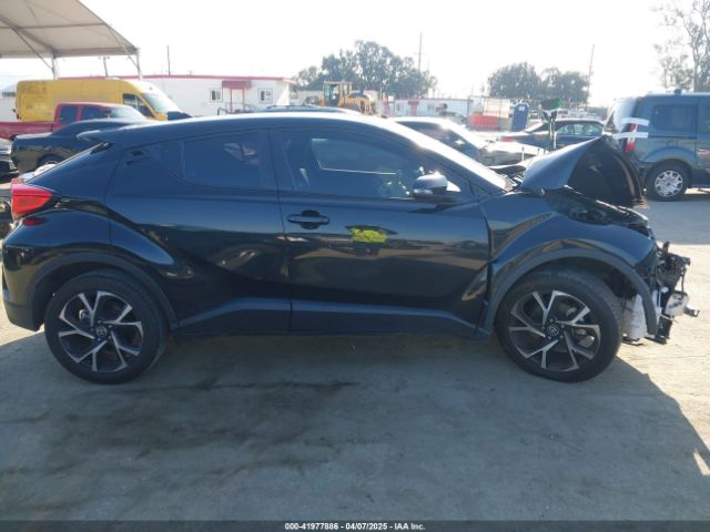 NMTKHMBX9NR141686 Toyota C-HR XLE