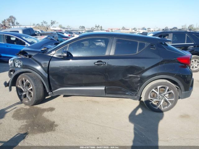 NMTKHMBX9NR141686 Toyota C-HR XLE