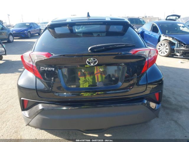 NMTKHMBX9NR141686 Toyota C-HR XLE