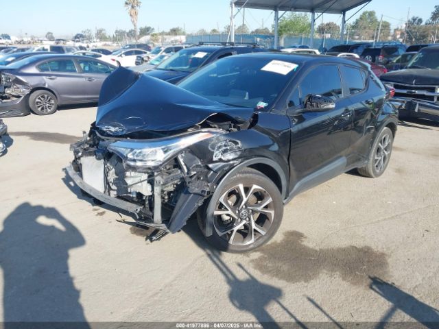 NMTKHMBX9NR141686 Toyota C-HR XLE