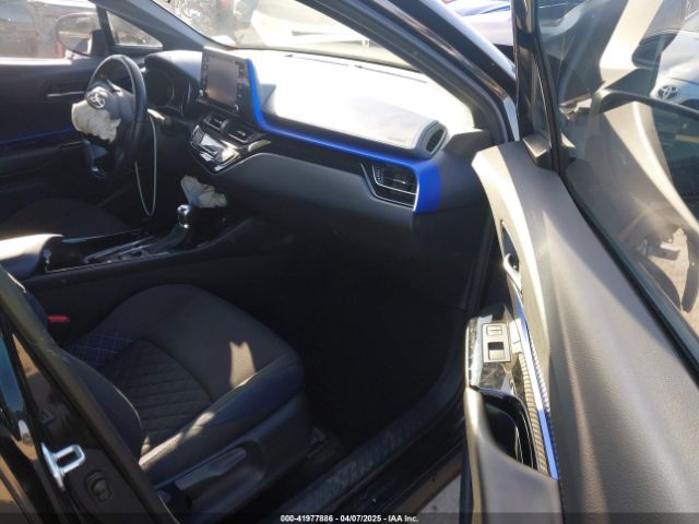 NMTKHMBX9NR141686 Toyota C-HR XLE