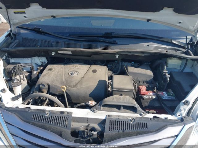5TDYZ3DC0HS873190 Toyota Sienna Xle Premium 8 Passenger