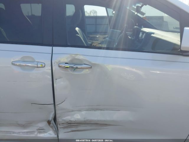 5TDYZ3DC0HS873190 Toyota Sienna Xle Premium 8 Passenger