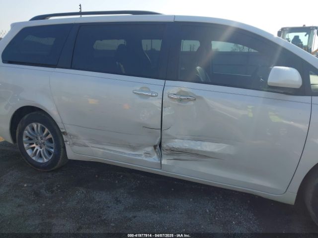 5TDYZ3DC0HS873190 Toyota Sienna Xle Premium 8 Passenger