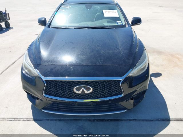 SJKCH5CP8KA007154 Infiniti Qx30 Luxe