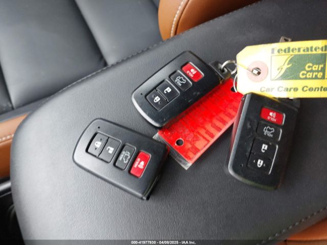 2T3JFREV4HW611989 Toyota RAV4 SE