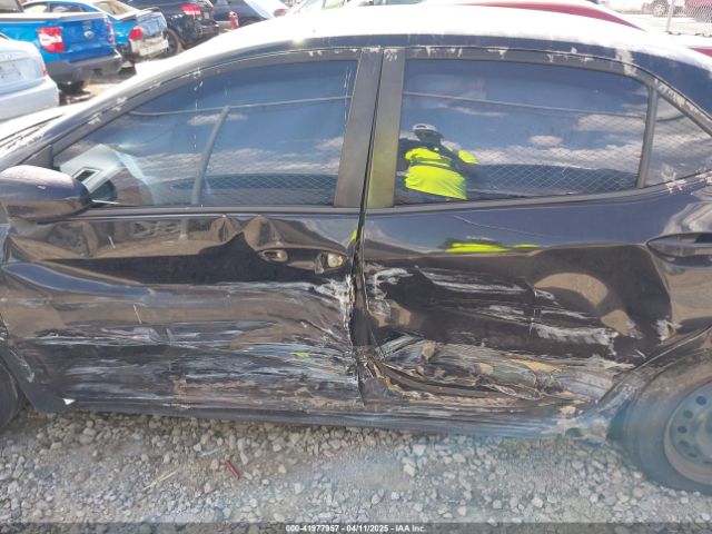 2T1BURHE2JC013325 Toyota COROLLA LE