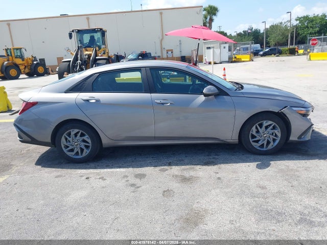Hyundai ELANTRA SEL 2024 KMHLM4DG3RU820820 Image 13